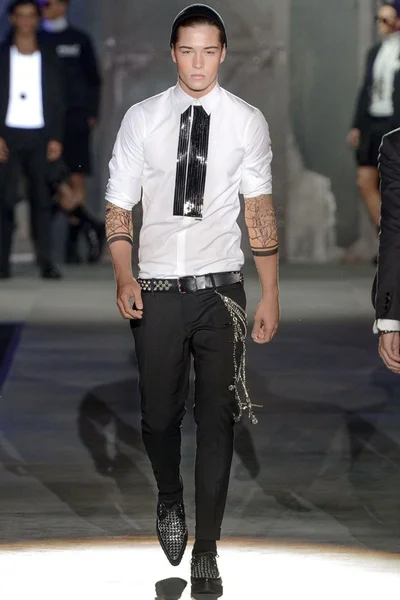 Look 17